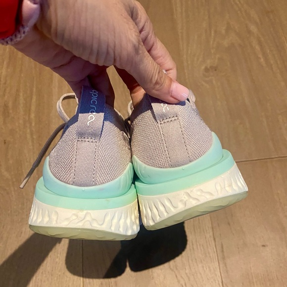 Nike Epic React Flyknit 2 in moon particle with teal tint, women’s size 6 - Picture 7 of 15